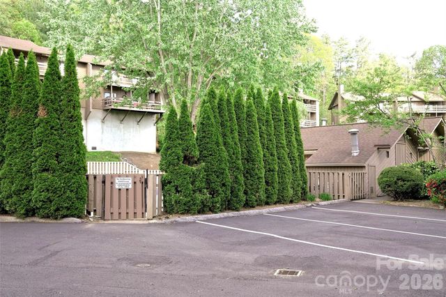 305 Piney Mountain Drive J1, Asheville, NC 28805