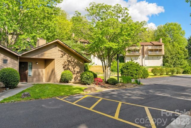 305 Piney Mountain Drive J1, Asheville, NC 28805