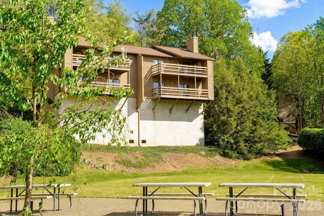 305 Piney Mountain Drive J1, Asheville, NC 28805