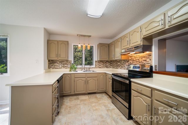 305 Piney Mountain Drive J1, Asheville, NC 28805