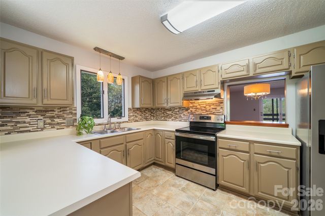305 Piney Mountain Drive J1, Asheville, NC 28805