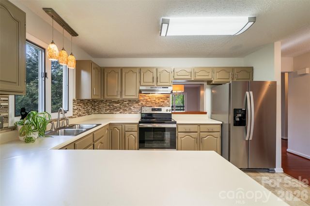 305 Piney Mountain Drive J1, Asheville, NC 28805