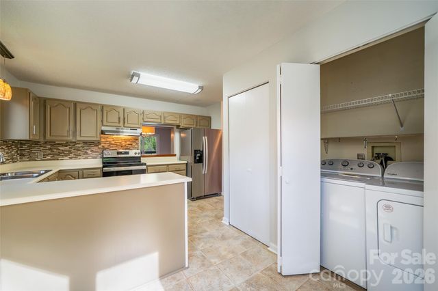 305 Piney Mountain Drive J1, Asheville, NC 28805