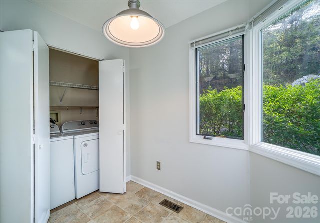 305 Piney Mountain Drive J1, Asheville, NC 28805