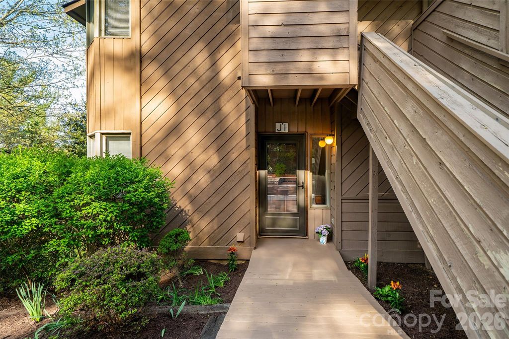 305 Piney Mountain Drive J1, Asheville, NC 28805