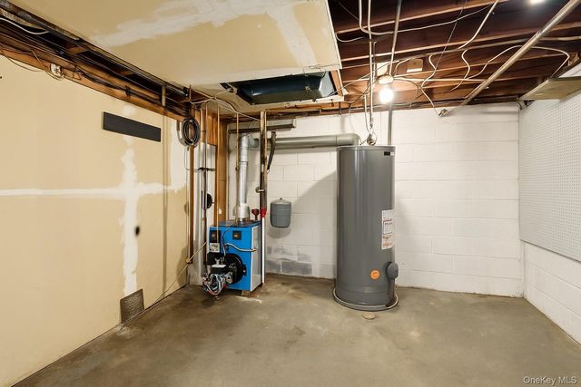 1547 Walt Whitman Road, Melville, NY 11747