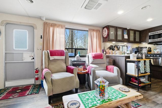 40 9th Street, Ellijay, GA 30540