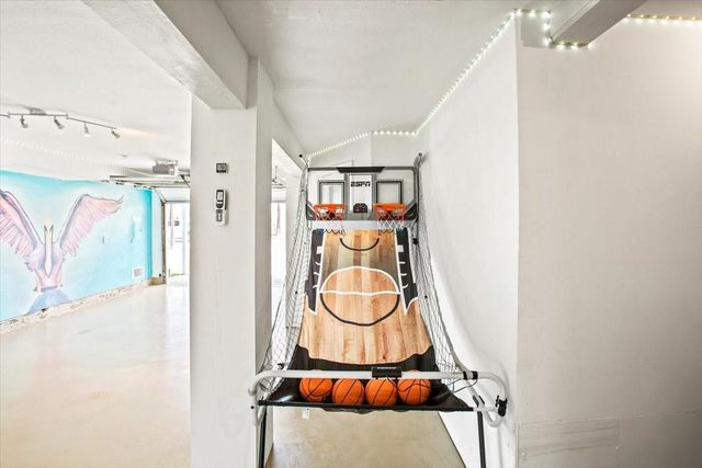 2127 65th Street, Galveston, TX 77551