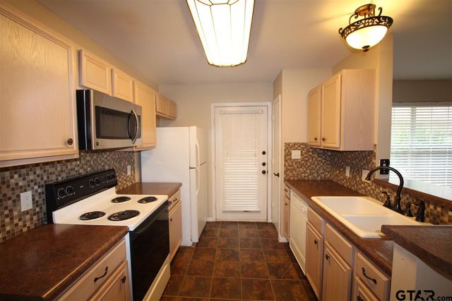 211 Willowbrook, Whitehouse, TX 75791