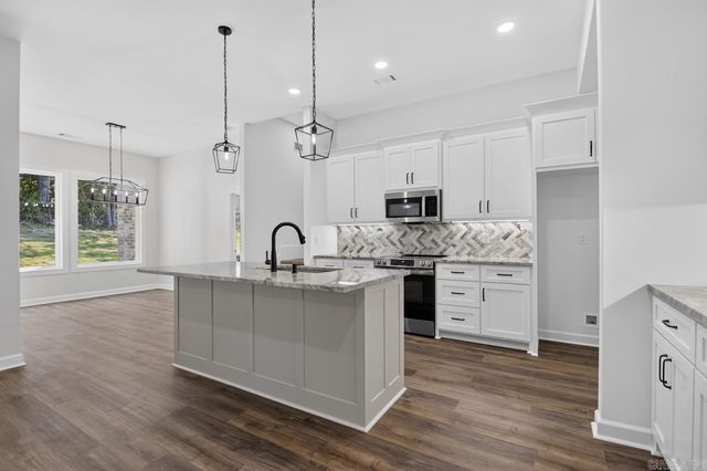 2116 Sable Oaks, Bryant, AR 72022