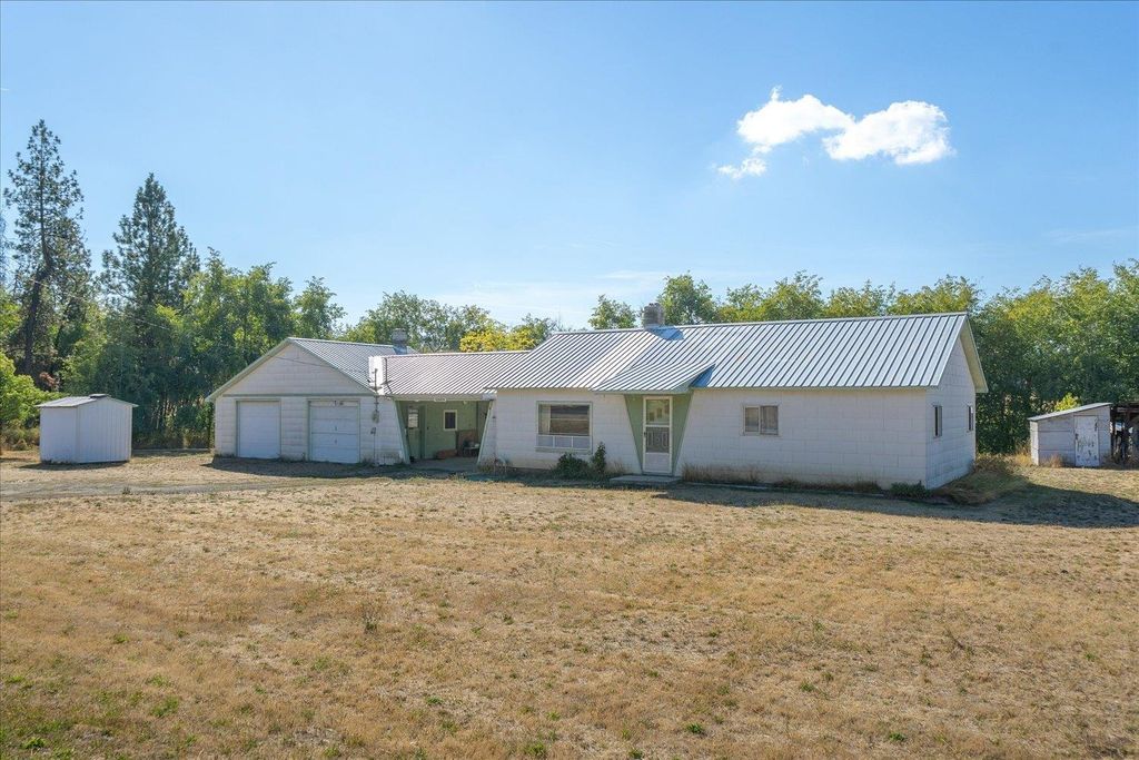 32305 N Elk Chattaroy Rd, Chattaroy, WA 99003