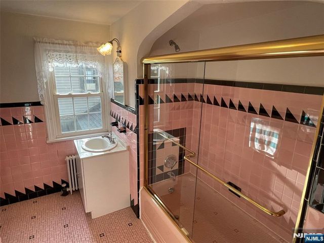 1105 Belle Avenue, Teaneck, NJ 07666