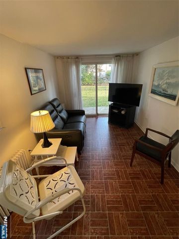 1105 Belle Avenue, Teaneck, NJ 07666