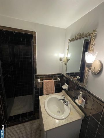 1105 Belle Avenue, Teaneck, NJ 07666