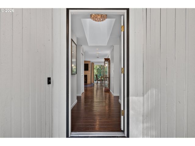 18861 Indian Springs Cir, Lake Oswego, OR 97035