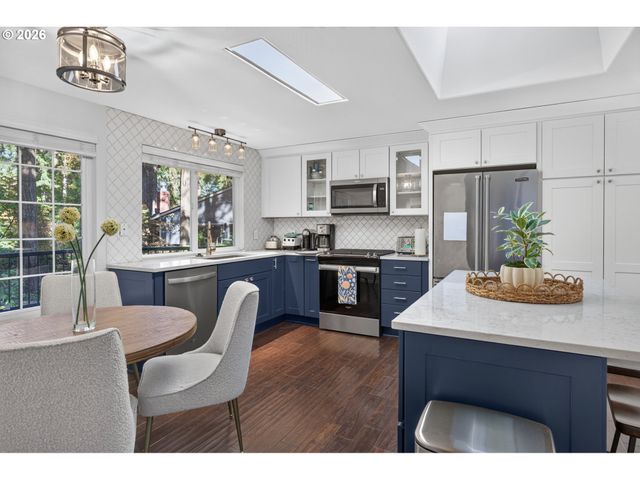 18861 Indian Springs Cir, Lake Oswego, OR 97035
