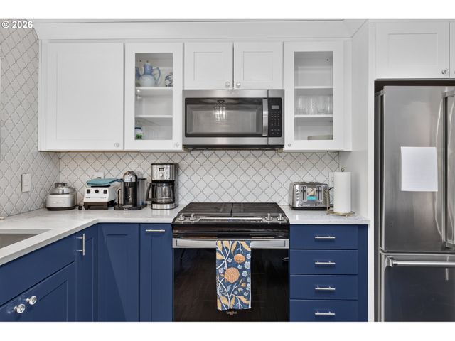 18861 Indian Springs Cir, Lake Oswego, OR 97035
