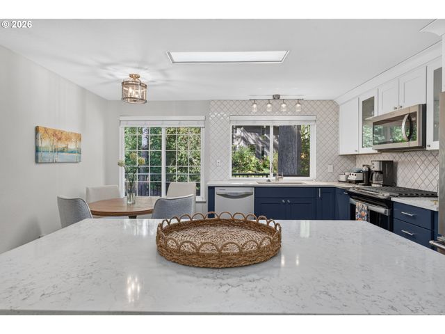 18861 Indian Springs Cir, Lake Oswego, OR 97035