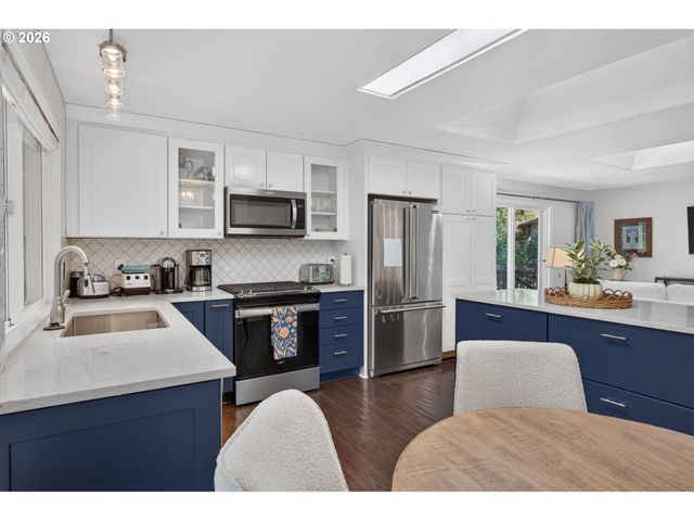 18861 Indian Springs Cir, Lake Oswego, OR 97035