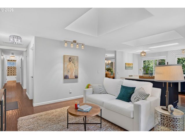 18861 Indian Springs Cir, Lake Oswego, OR 97035