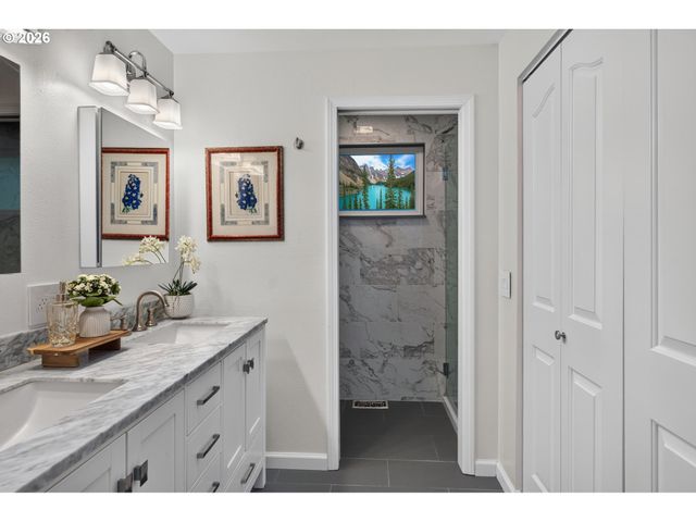 18861 Indian Springs Cir, Lake Oswego, OR 97035
