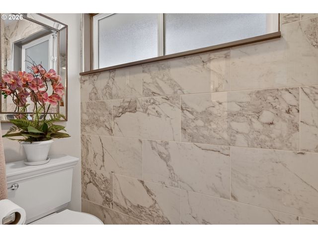 18861 Indian Springs Cir, Lake Oswego, OR 97035