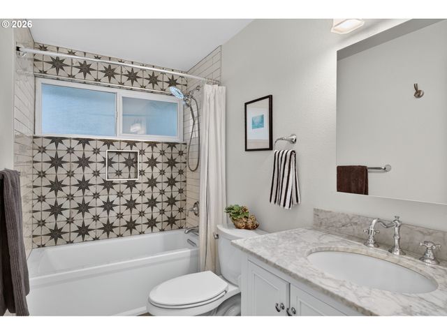 18861 Indian Springs Cir, Lake Oswego, OR 97035