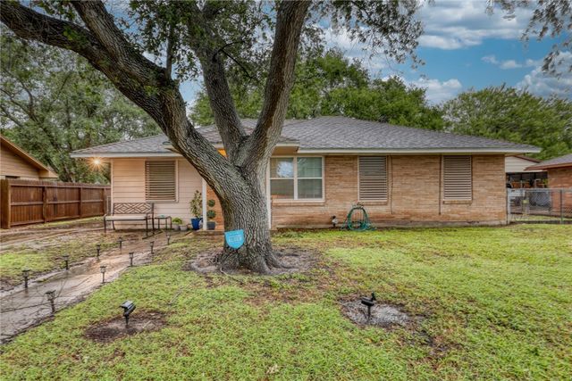 4018 Lamont St, Corpus Christi, TX 78411