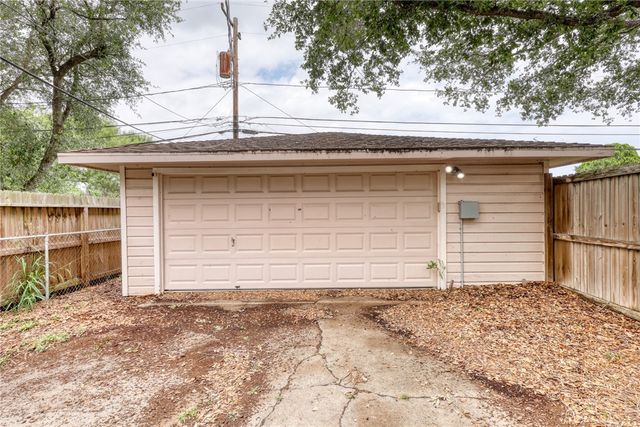 4018 Lamont St, Corpus Christi, TX 78411