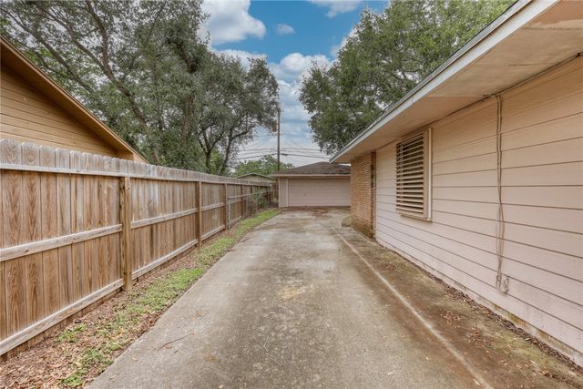 4018 Lamont St, Corpus Christi, TX 78411