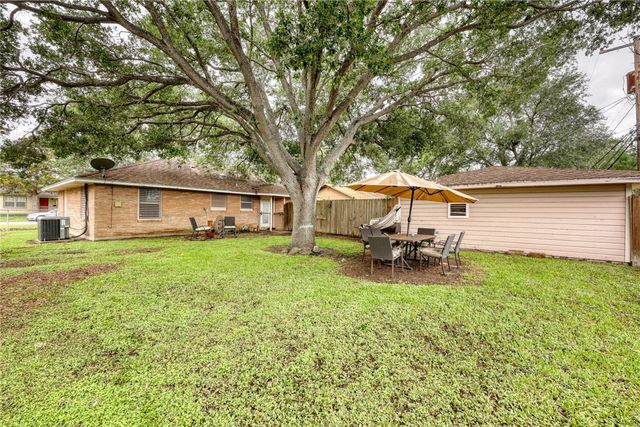 4018 Lamont St, Corpus Christi, TX 78411