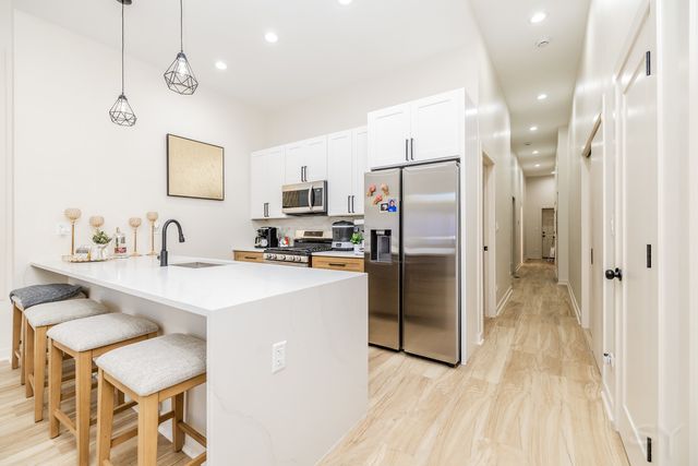 3345 W Douglas Boulevard, Chicago, IL 60623