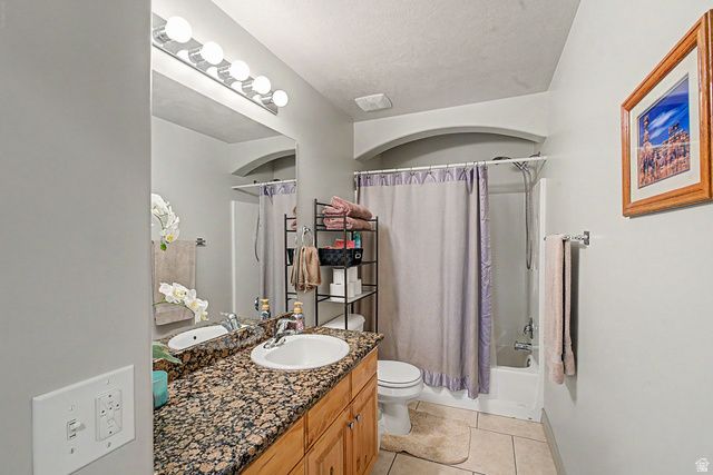 266 E TWIN BRIDGES LN, Midvale, UT 84047