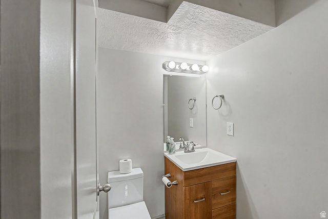 266 E TWIN BRIDGES LN, Midvale, UT 84047