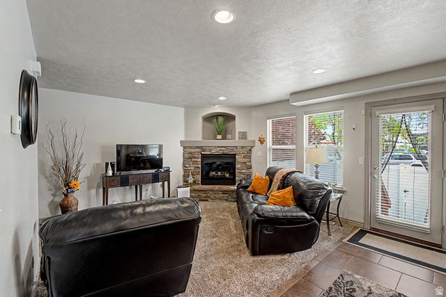 266 E TWIN BRIDGES LN, Midvale, UT 84047