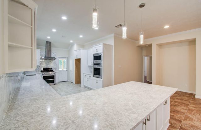 906 Wiley Drive, Magnolia, TX 77354