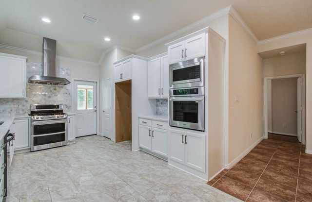 906 Wiley Drive, Magnolia, TX 77354