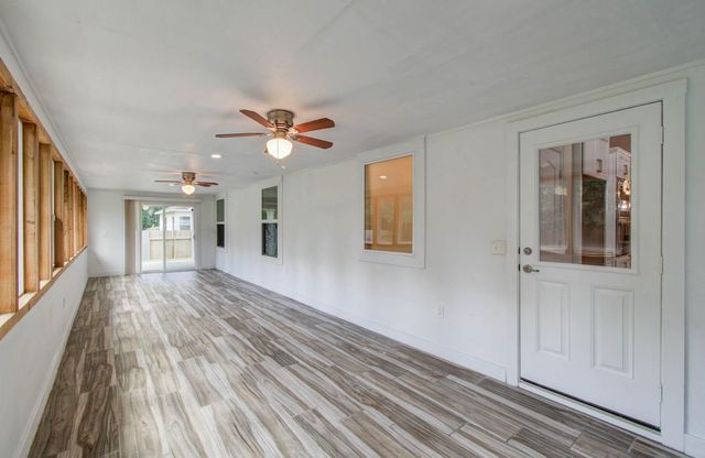 906 Wiley Drive, Magnolia, TX 77354