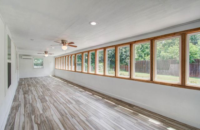 906 Wiley Drive, Magnolia, TX 77354