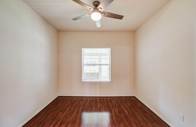 906 Wiley Drive, Magnolia, TX 77354