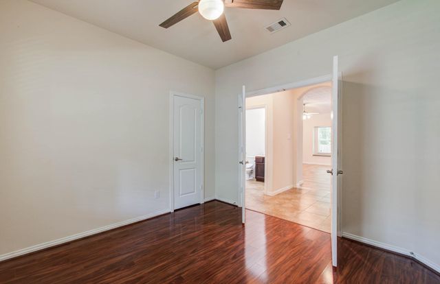 906 Wiley Drive, Magnolia, TX 77354