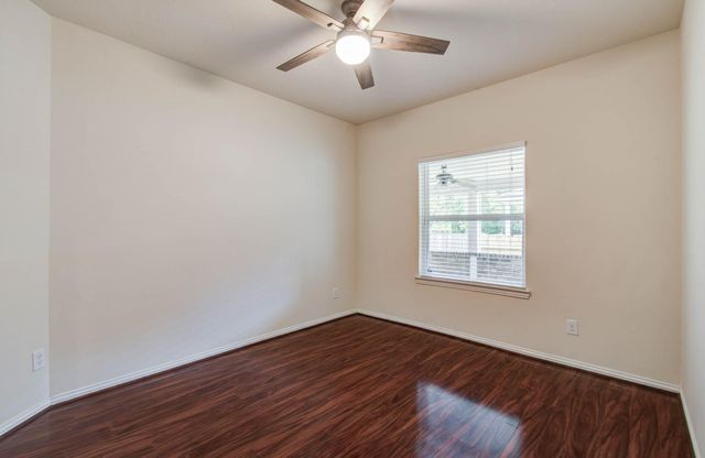 906 Wiley Drive, Magnolia, TX 77354