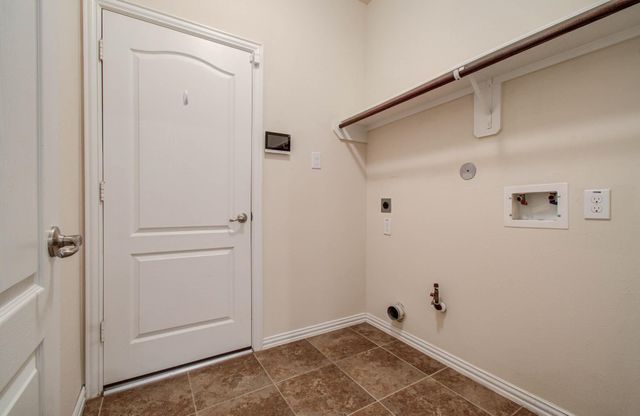 906 Wiley Drive, Magnolia, TX 77354