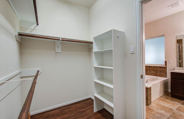 906 Wiley Drive, Magnolia, TX 77354