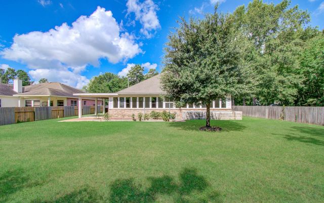 906 Wiley Drive, Magnolia, TX 77354