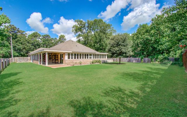 906 Wiley Drive, Magnolia, TX 77354