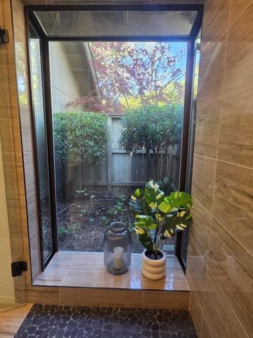 11440 Sutters Mill Cir, Gold River, CA 95670