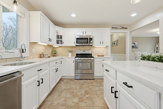 249 Chestnut St, Rehoboth, MA 02769