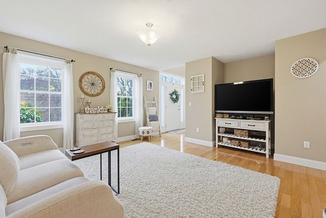 249 Chestnut St, Rehoboth, MA 02769