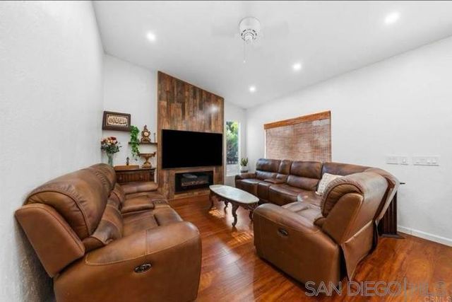 13808 Pomerado Rd, Poway, CA 92064